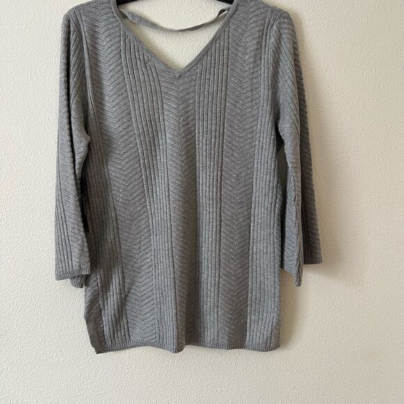 GNW Women knit Gray Bell sleeves sweater sz M - Picture 2 of 6